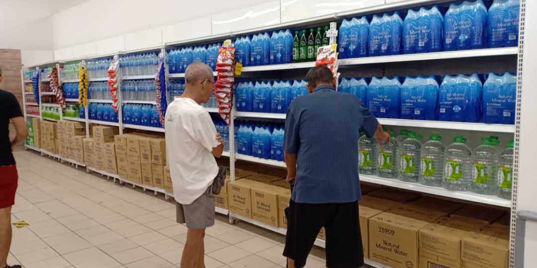 The Tesco outlet at Kepong Village Mall shows a fully stocked bottled water section, taken at 5pm yesterday April 25, 2019. — Picture by Rohazida Mohamed