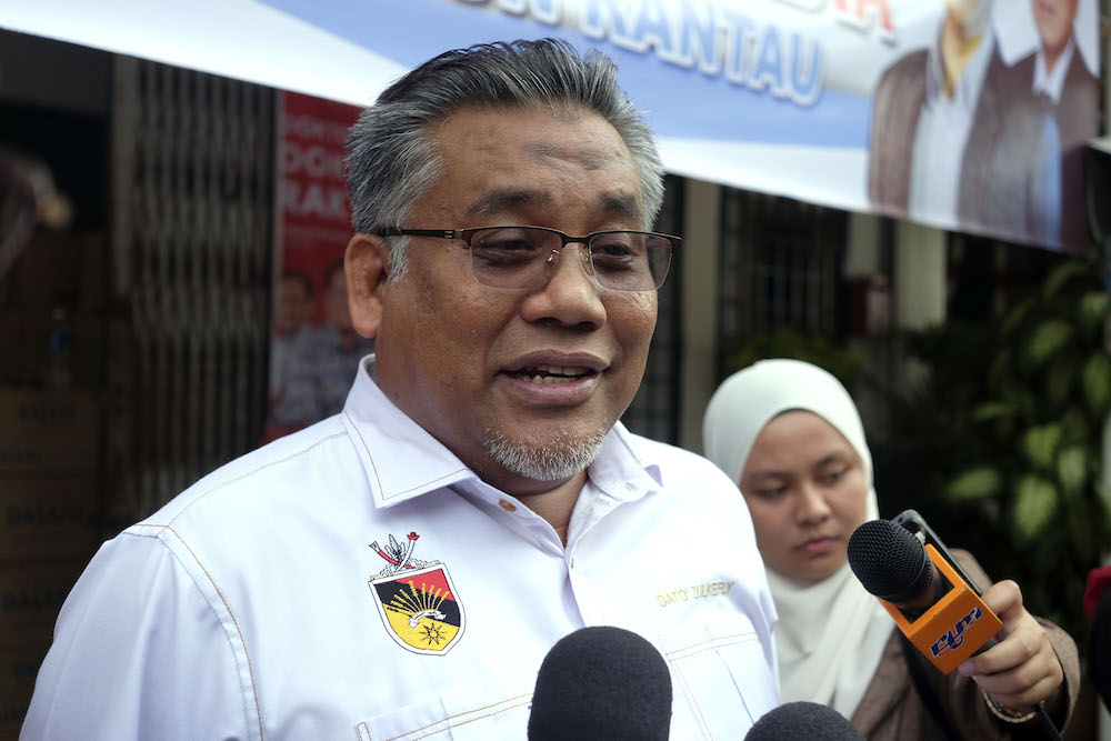 Negri Sembilan Amanah chief, Datuk Zulkefly Mohamad Omar, speaks to media outside the Pakatan Harapan media centre in Rantau April 1, 2019. u00e2u20acu201d Picture by Yusof Mat Isa