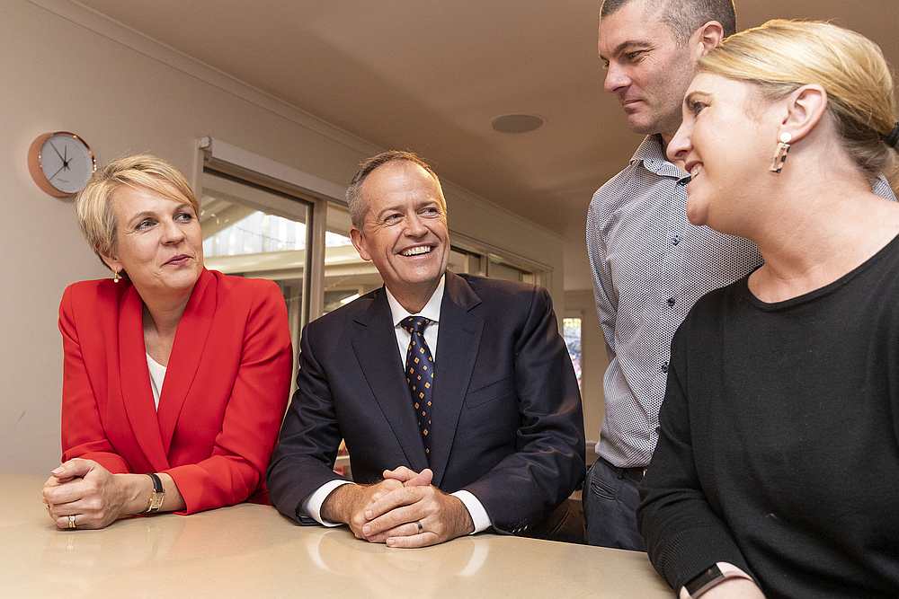 Australia's opposition leader Bill Shorten and Deputy Leader Tanya Plibersek (left) meet with Jacqui and Richard Davis at their home in Mitcham, Melbourne April 11, 2019.  u00e2u20acu201d Reuters pic