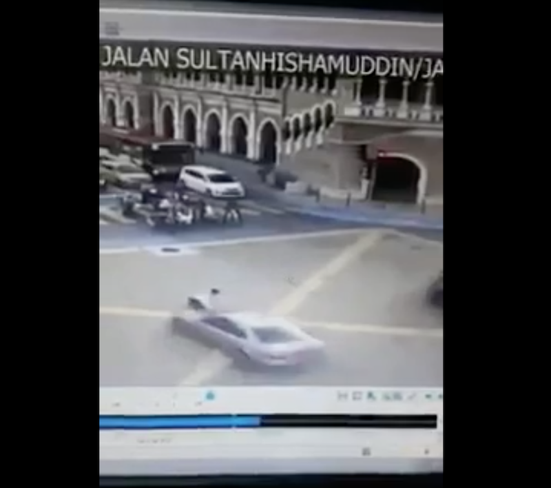 The moment a traffic policeman was hit by a motorist along Jalan Raja Laut heading towards Dataran Merdeka in Kuala Lumpur April 2, 2019.