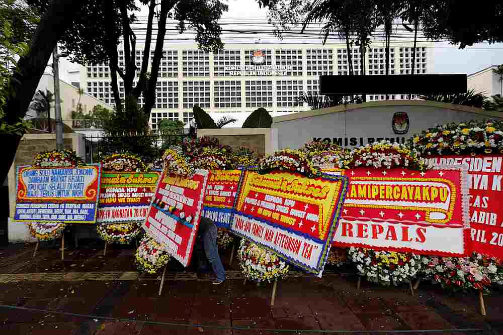 A worker arranges flower wreaths and congratulatory boards from people after this week's election outside General Election Commission (KPU) headquarters in Jakarta April 21, 2019. u00e2u20acu201d Reuters pic