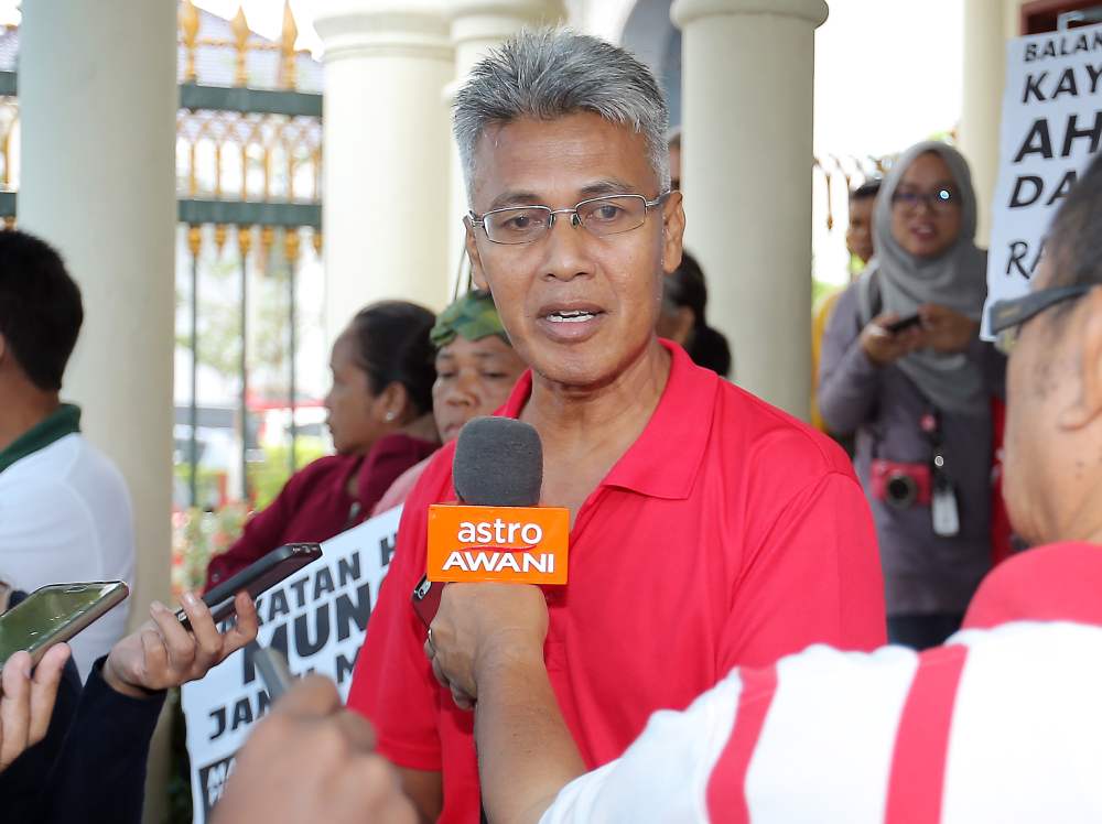 Sahabat Alam Malaysia (SAM) field officer Meor Razak Meor Abdul Rahman speaks to reporters outside the State Secretariat Building in Ipoh April 30, 2019. u00e2u20acu2022 Picture by Farhan Najib