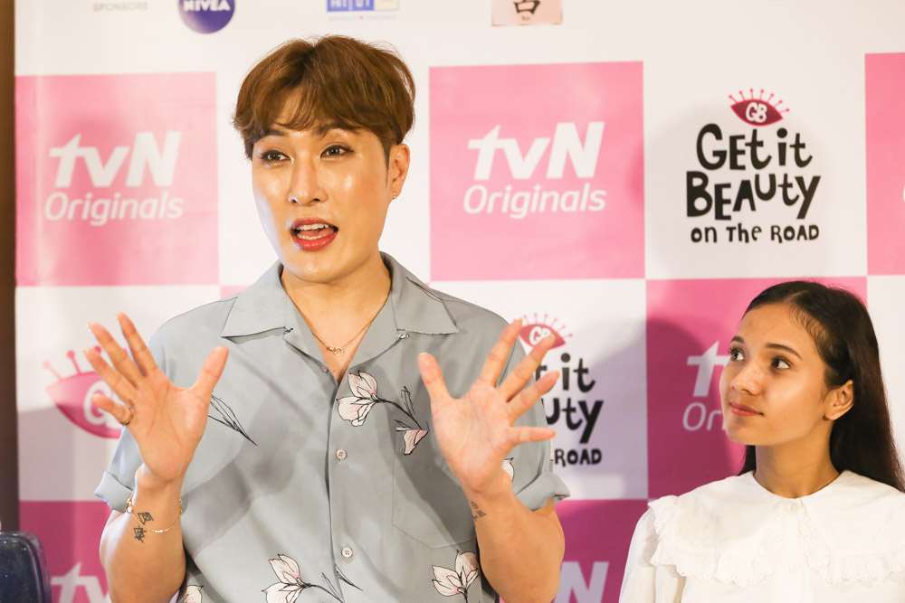 Ki-soo explains some essential aspects of K-beauty during a makeup demonstration.