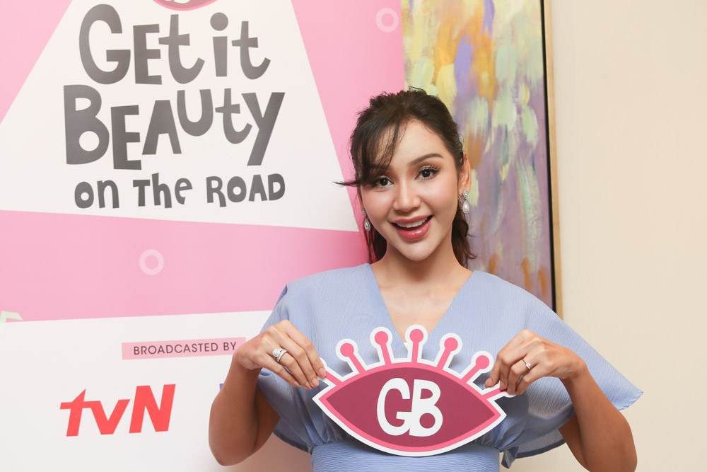 Nadiyah said she’s been learning a lot about K-beauty from Jung-min and Ki-soo.