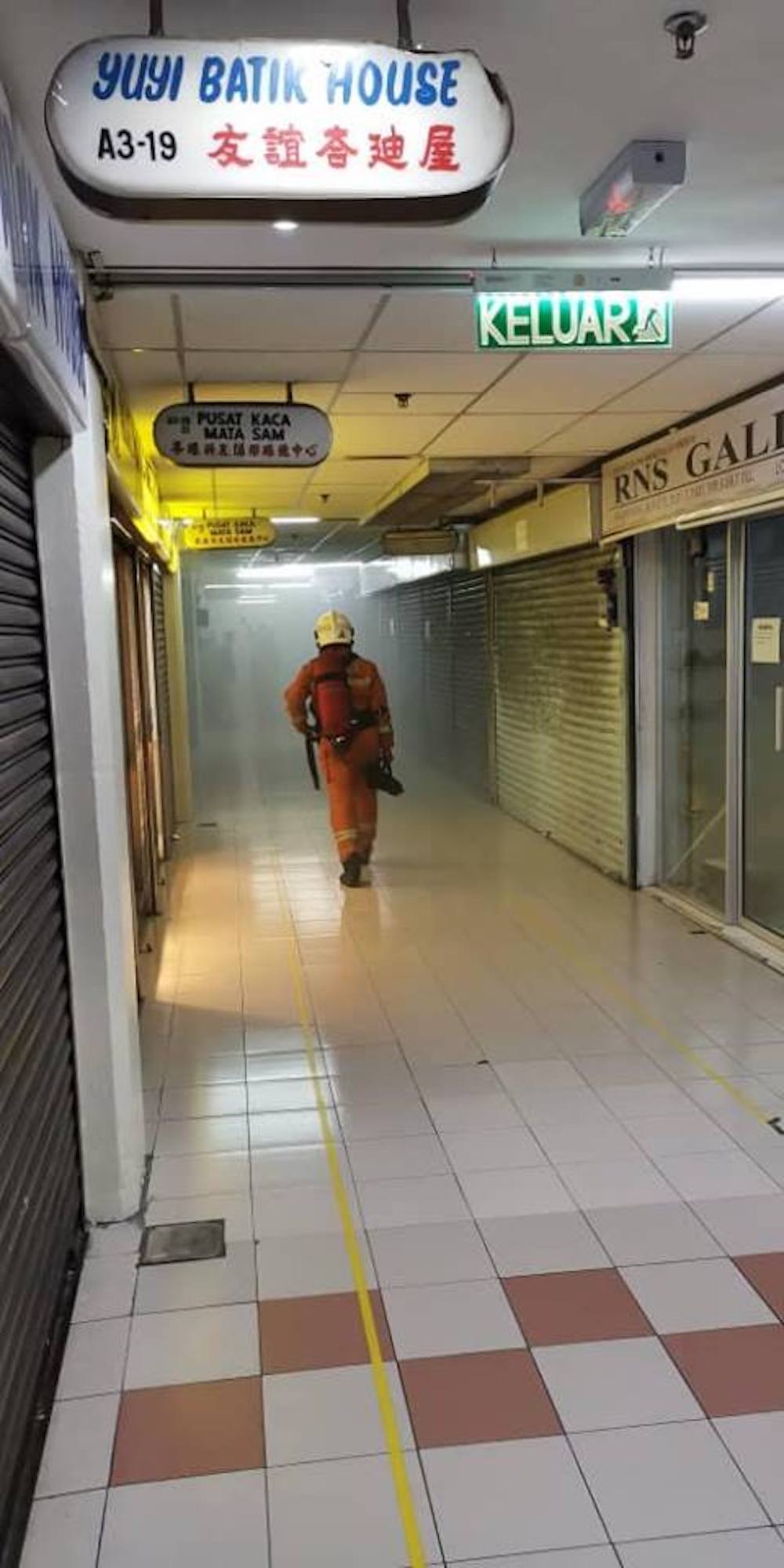 Penang Chief Minister Chow Kon Yeow shared this image via Facebook after a fire alarm was triggered at Komtar in George Town today. — Picture via Facebook/ChowKonYeow