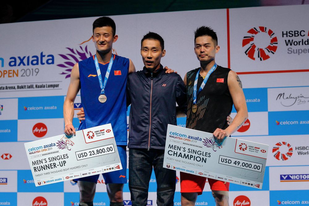 Chinau00e2u20acu2122s Lin Dan (left) winner of the Menu00e2u20acu2122s Singles category, Lee Chong Wei (centre) and China's Menu00e2u20acu2122s Singles runner-up Chen Long after the Malaysian Open Badminton Championship at Axiata Arena Bukit Jalil, April 7, 2019. u00e2u20acu201d Bernama pic