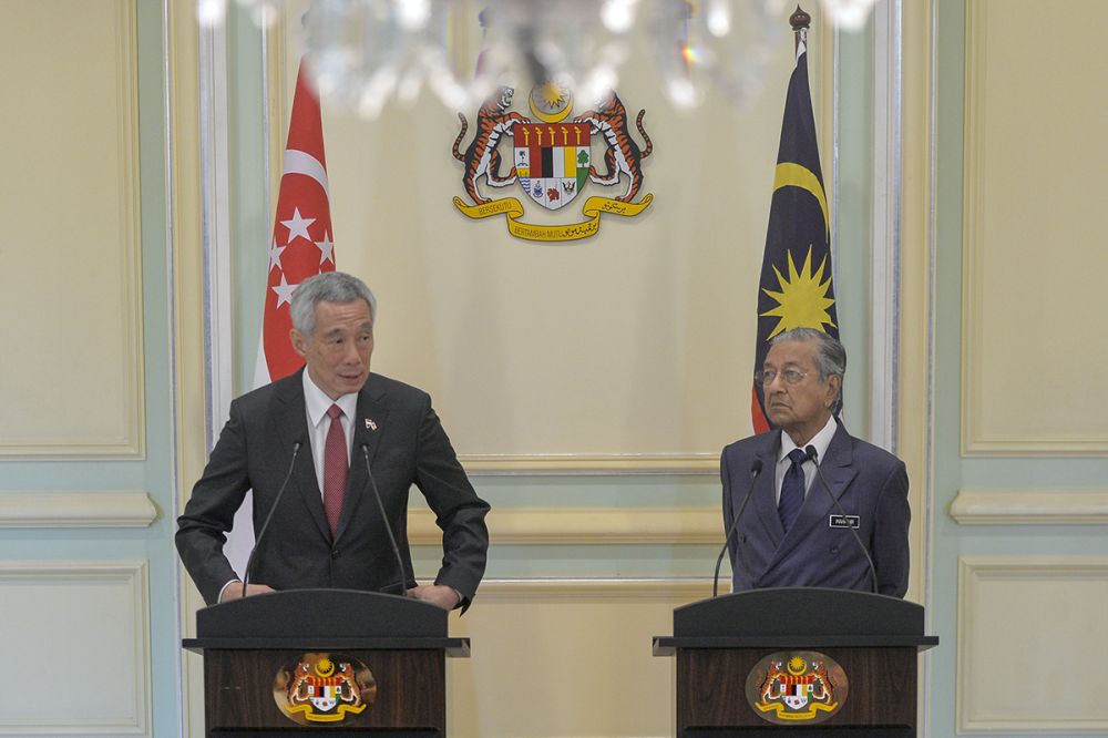 Singaporeu00e2u20acu2122s Prime Minister Lee Hsien Loong speaks while Tun Dr Mahathir Mohamad looks on during a joint news conference in Putrajaya April 9, 2019. u00e2u20acu201d Picture by Mukhriz Hazim