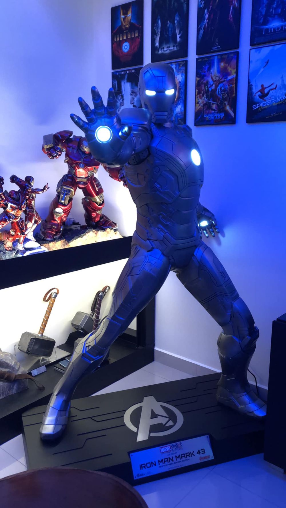 LED lights illuminate the replica in the dark. — Picture from Facebook/RcollectionLiShouCang