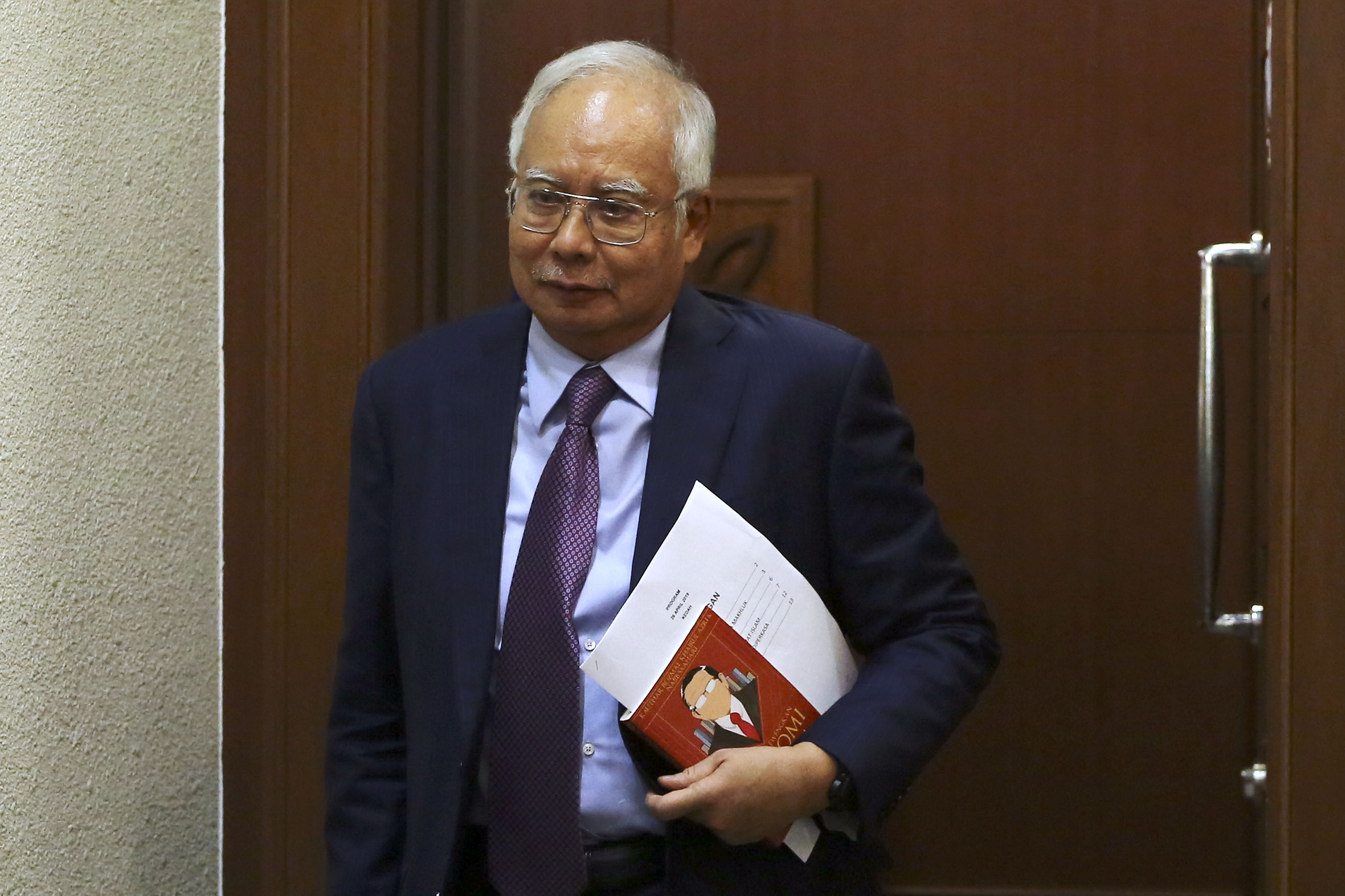 Datuk Seri Najib Razak leaves the Kuala Lumpur Court Complex April 18, 2019. — Picture by Yusof Mat Isa