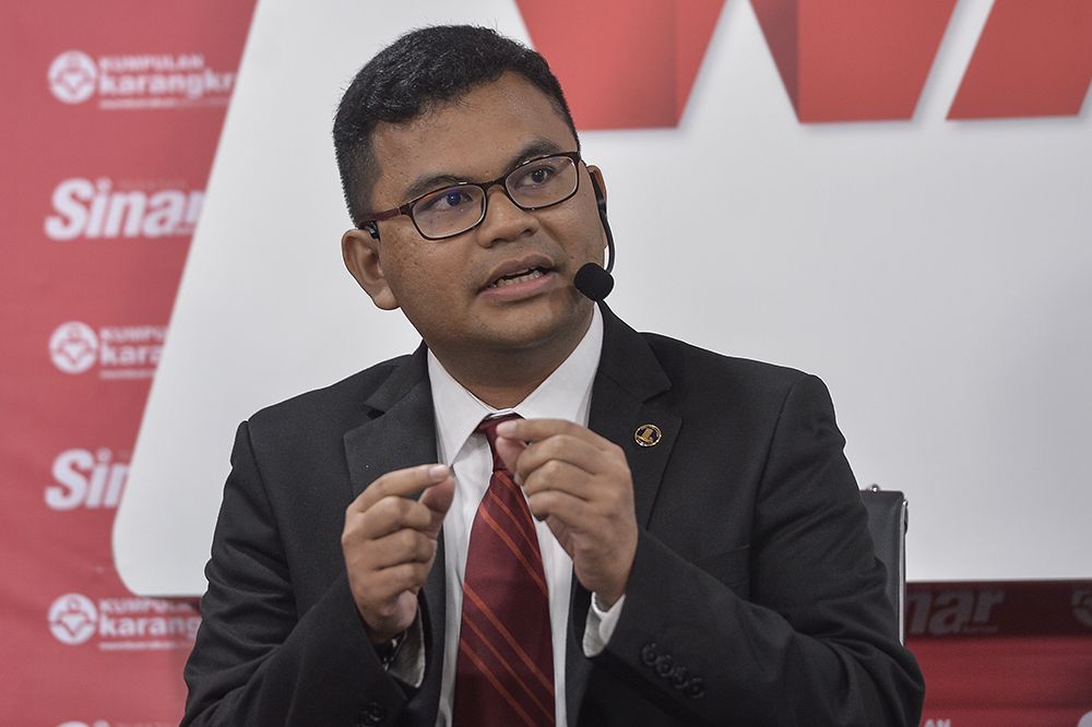 AMK chief Akmal Nasrullah Nasir speaks during the Sinar Forum u00e2u20acu02dcPAS-Umno Bergabung, Apa Kesan Demografik Politiku00e2u20acu2122 in Shah Alam on April 2, 2019. u00e2u20acu201d Picture by Miera Zulyana