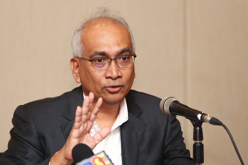 Managing director of PLUS Malaysia Berhad Datuk Azman Ismail speaks during the signing ceremony of Five New Retail Brands in ceremony in Kuala Lumpur April 18, 2019. ― Picture by Choo Choy May