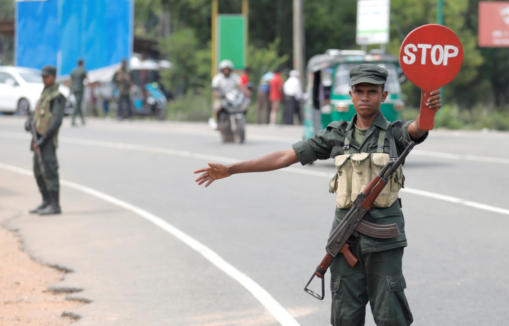 An army personnel member controls the traffic in the village of Kattankudy April 28, 2019. u00e2u20acu201d Reuters pic