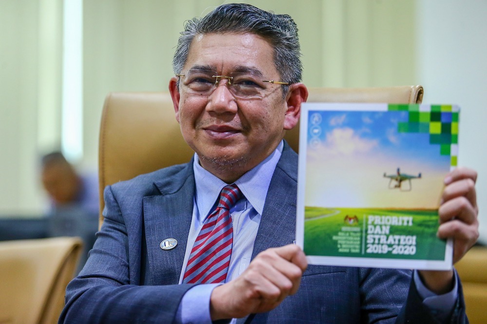 Agriculture and Agro-based Industry Minister Datuk Salahuddin Ayub speaks to reporters at a press conference in Kuala Lumpur April 22, 2019. u00e2u20acu201d Picture by Hari Anggara