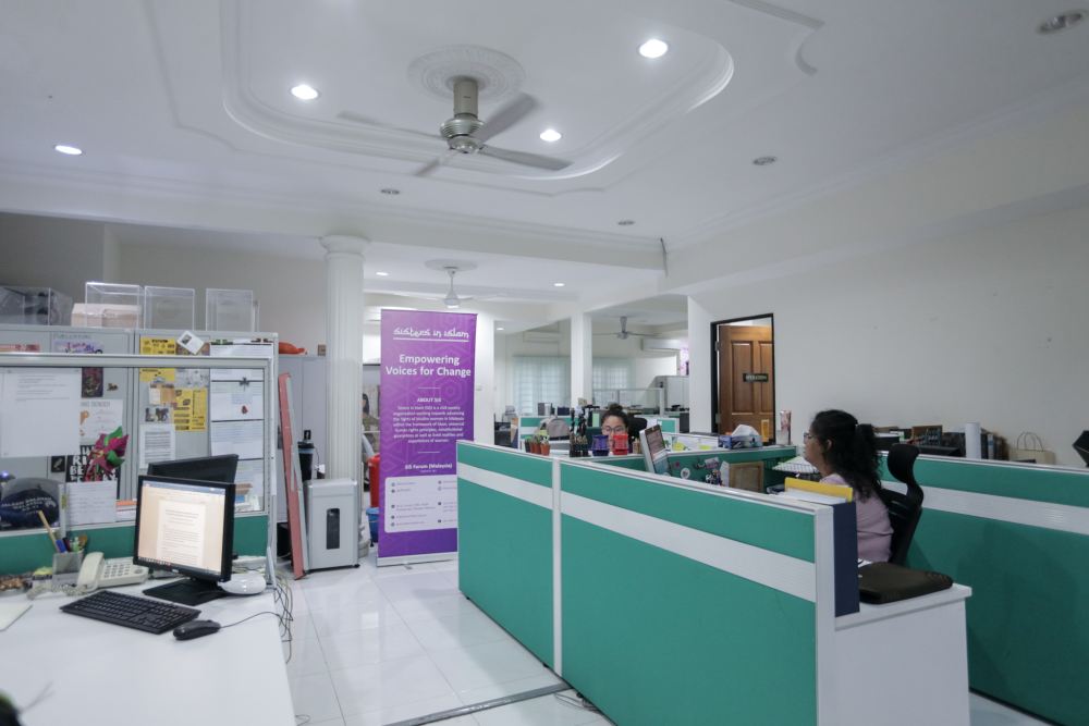 A view of SIS’ office where staff handles the Telenisa free legal advisory service. ― Picture by Ahmad Zamzahuri