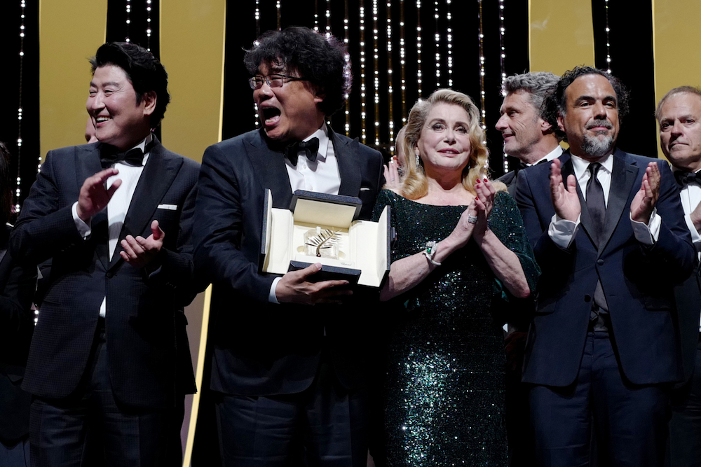 Bong Joon-Ho (2nd left) with actor Song Kang-ho (left), actress Catherine Deneuve (centre), and Cannes Film Festival jury members Pawel Pawlikowski, Alejandro Gonzalez Inarritu and Enki Bilal, May 25, 2019. u00e2u20acu201d AFP pic