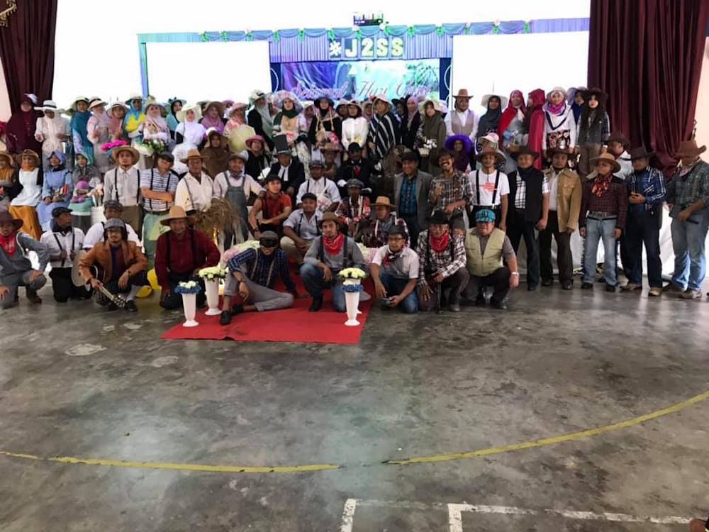 It's a whole village y'all. — Facebook/Imotai Fotografer