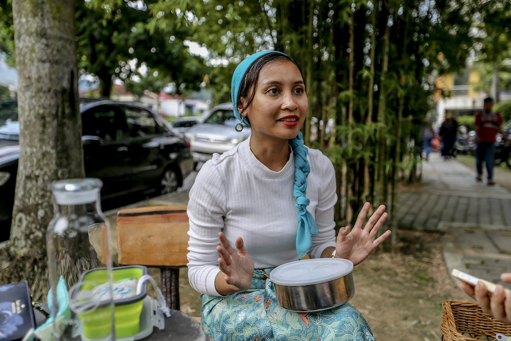 Amalina talks about what goes into her shopping basket during Ramadan bazaar trips. — Picture by Firdaus Latif