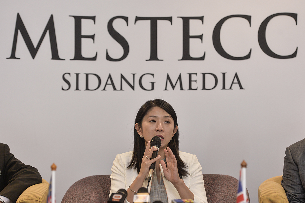 Minister of Energy, Science, Technology, Environment and Climate Change, Yeo Bee Yin at a press conference in Putrajaya May 16, 2019. u00e2u20acu201d Picture by Miera Zulyana