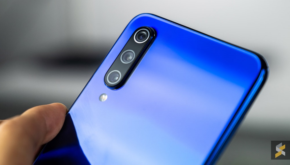 The moon mode on Xiaomi's Mi 9 flagship smartphone will be available when you point the camera to the moon and zoom up to 4X or higher. 