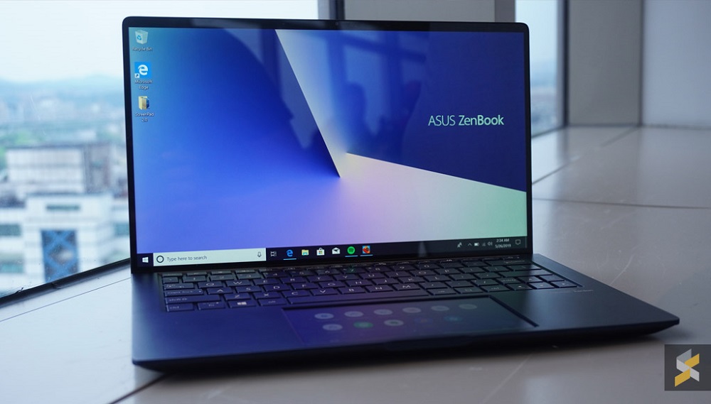 Instead of having a rather small touchpad that can turn into an illuminated numpad, Asus has replaced it with a working touch-screen display that looks like a typical smartphone. u00e2u20acu201d SoyaCincau pic