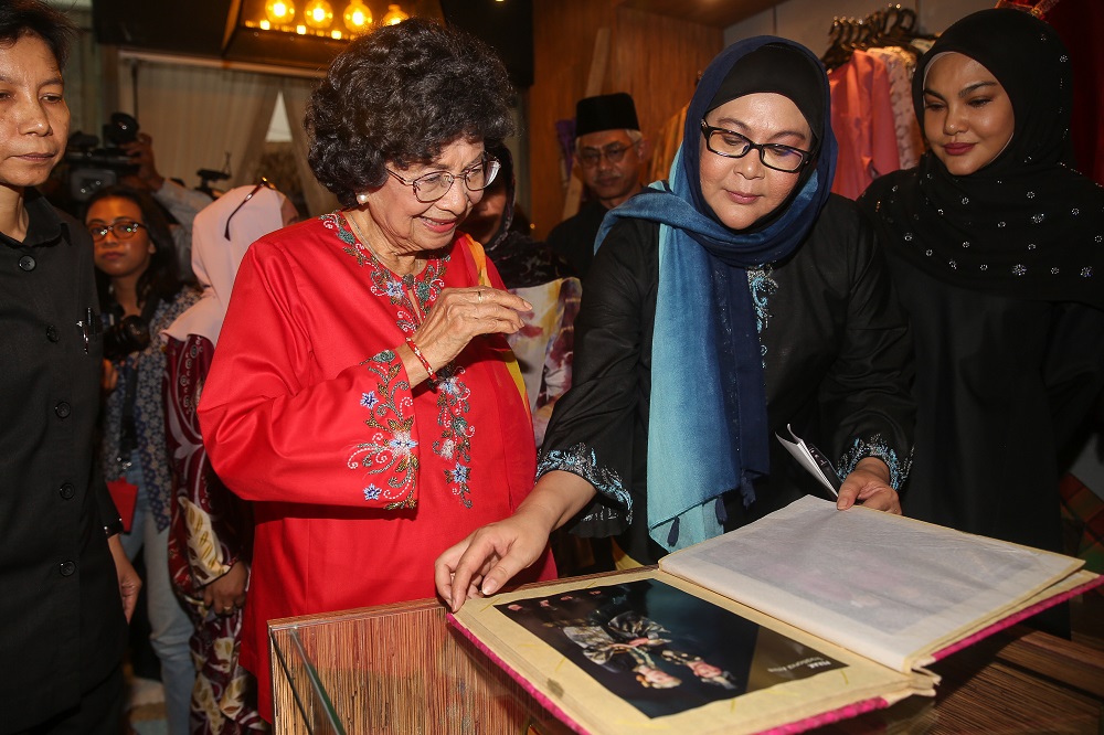 Tun Dr Siti Hasmah Mohamad Ali attends the launch of Culture House at KL Tower while actresses Erma Fatima and Datin Seri Umie Aida look on. u00e2u20acu201d Picture by Choo Choy May
