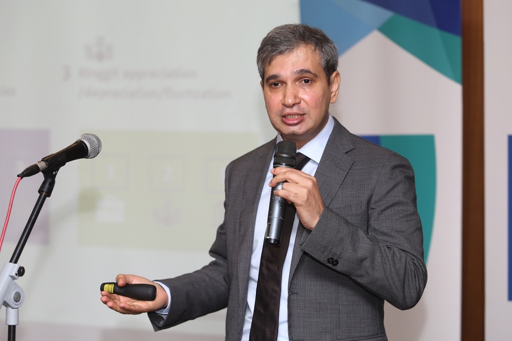 Head of Ipsos Business Consulting Kiranjit Singh (left) and Ipsos Malaysia managing director Arun Menon speaks at a press conference in Kuala Lumpur May 2, 2019. u00e2u20acu201d Picture by Choo Choy May