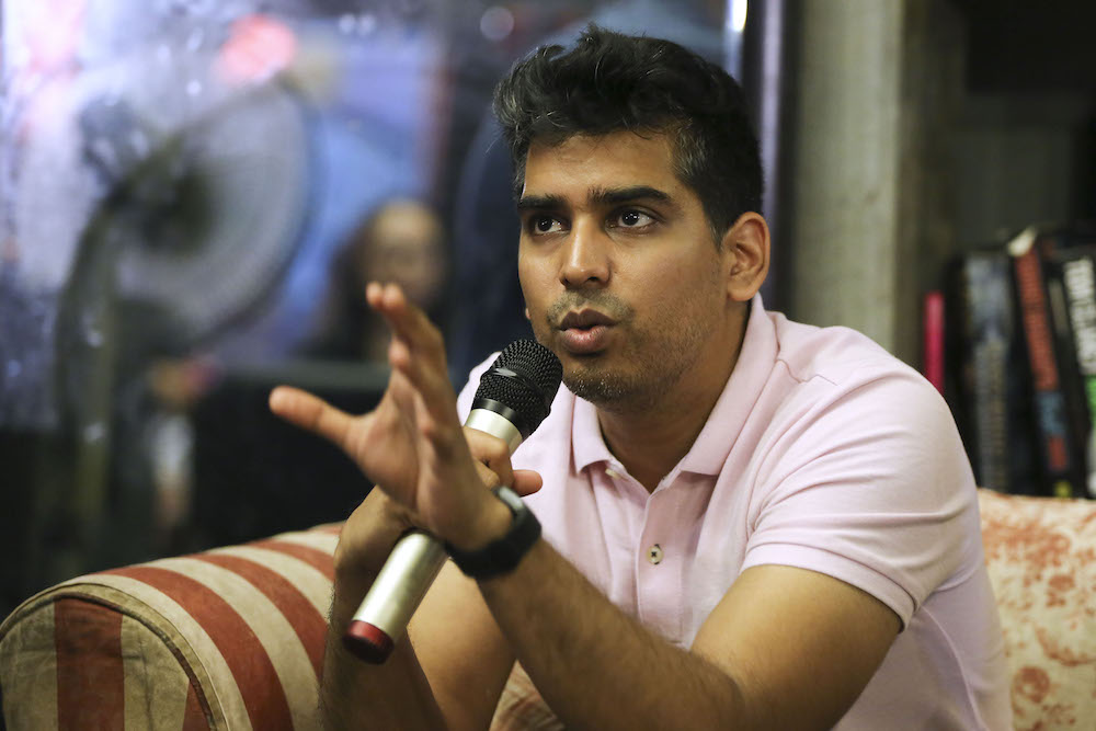 DAP Youth vice-chief Muhammad Shakir Ameer speaks during the u00e2u20acu02dcSembang Kopiu00e2u20acu2122 event in Shah Alam May 2, 2019. u00e2u20acu201d Picture by Yusof Mat Isa