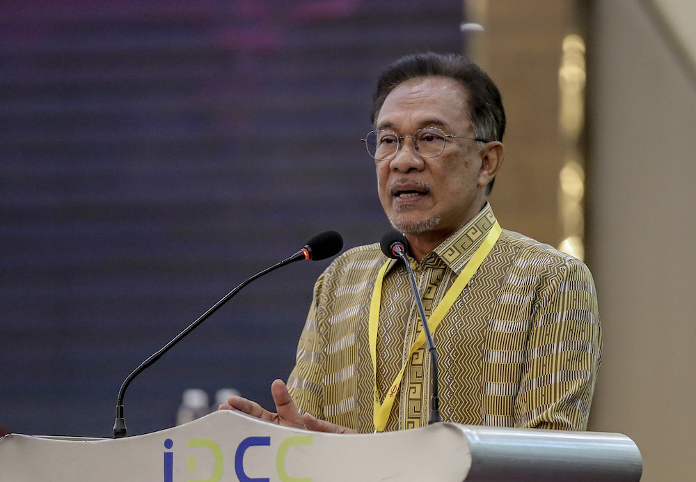 Datuk Seri Anwar Ibrahim speaks at the 2019 DAP National Conference in Shah Alam May 5, 2019. u00e2u20acu201d Picture by Firdaus Latif