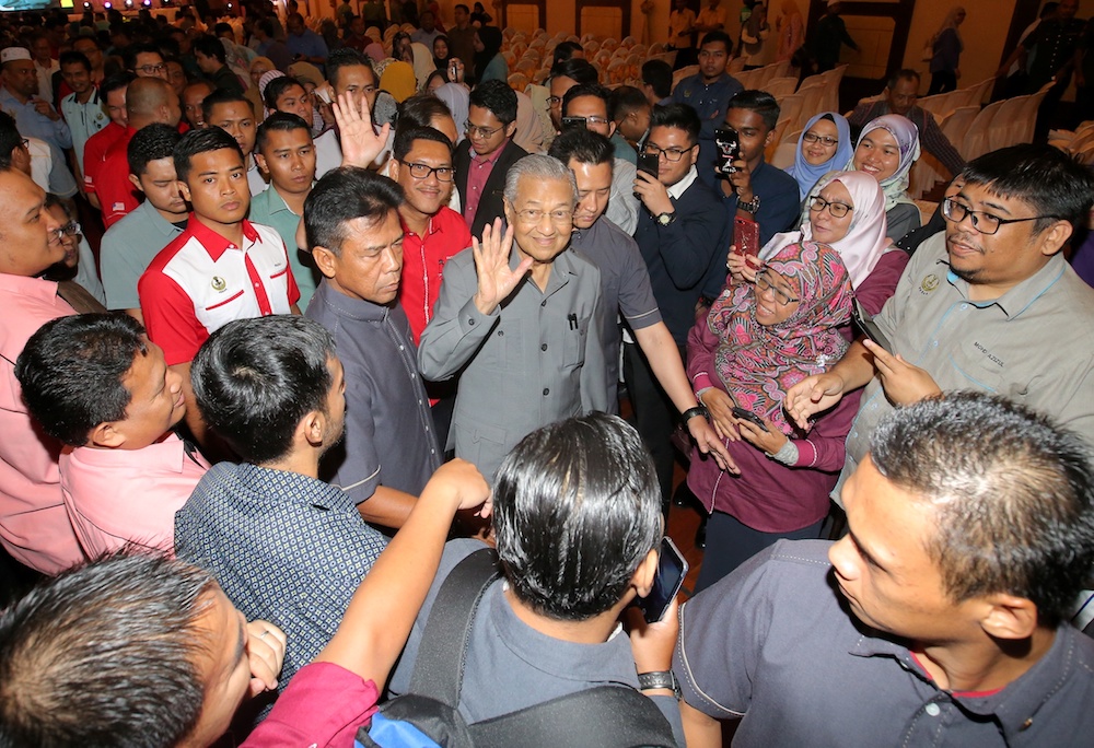 Prime Minister Tun Dr Mahathir Mohamad and Perak Mentri Besar Datuk Seri Ahmad Faizal Azumu attend a townhall meeting with Perak civil servants in Ipoh May 5, 2019. u00e2u20acu201d Picture by Farhan Najib
