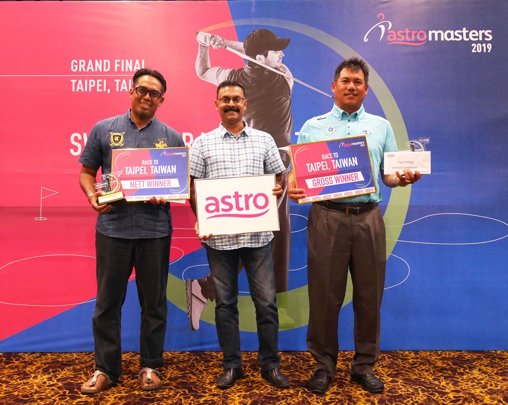 Taipei here we comeu00e2u20acu00a6 Gross champion Lam Kong Foo (right) and Nett Champion, Mohd Nasharuddin (left) with Astro Masters 2019 Organizing Chairman, Mr. P. Jeganathan. u00e2u20acu201d Picture courtesy of TFCM 