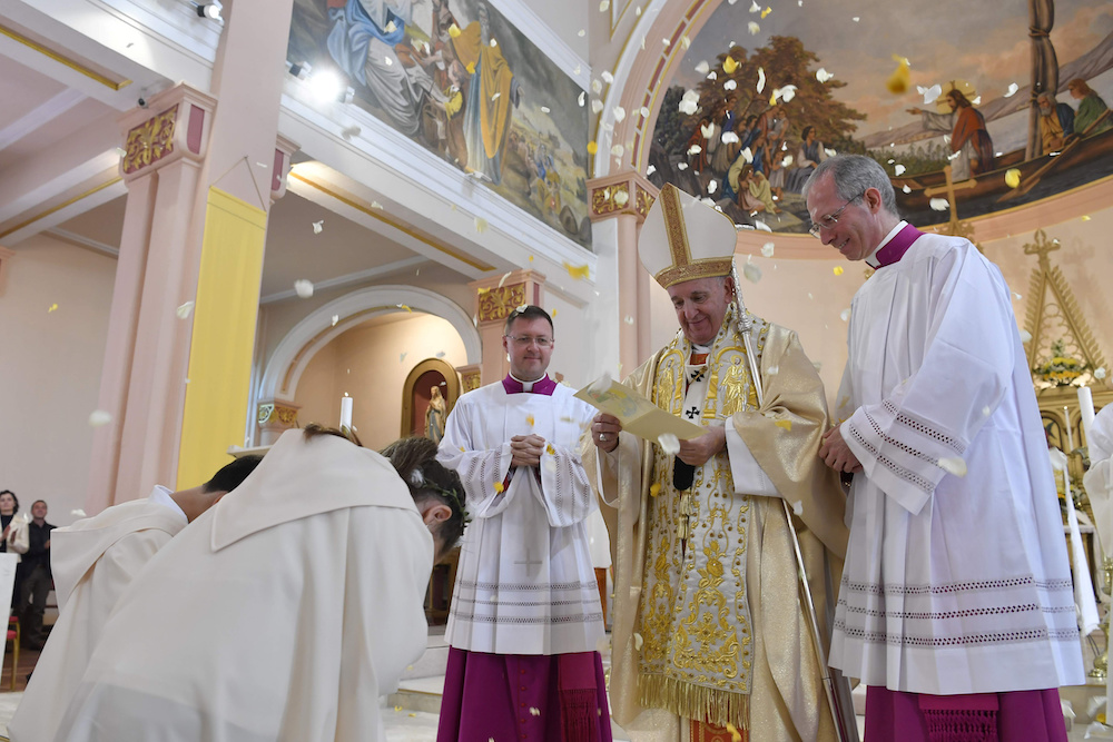 Pope Francis leads a Holy Mass at Most Holy Heart of Jesus church in Rakovski, Bulgaria May 6, 2019. u00e2u20acu201d Vatican Media/u00c2u00acHandout via Reutersnn