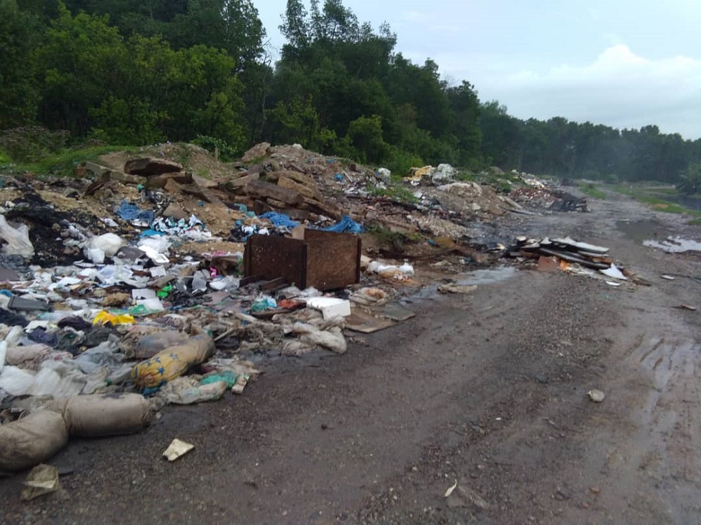 Bund roads in Southern Seberang Perai are being used as illegal dumpsites by irresponsible parties. u00e2u20acu201d Pictures courtesy of Sahabat Alam Malaysia 