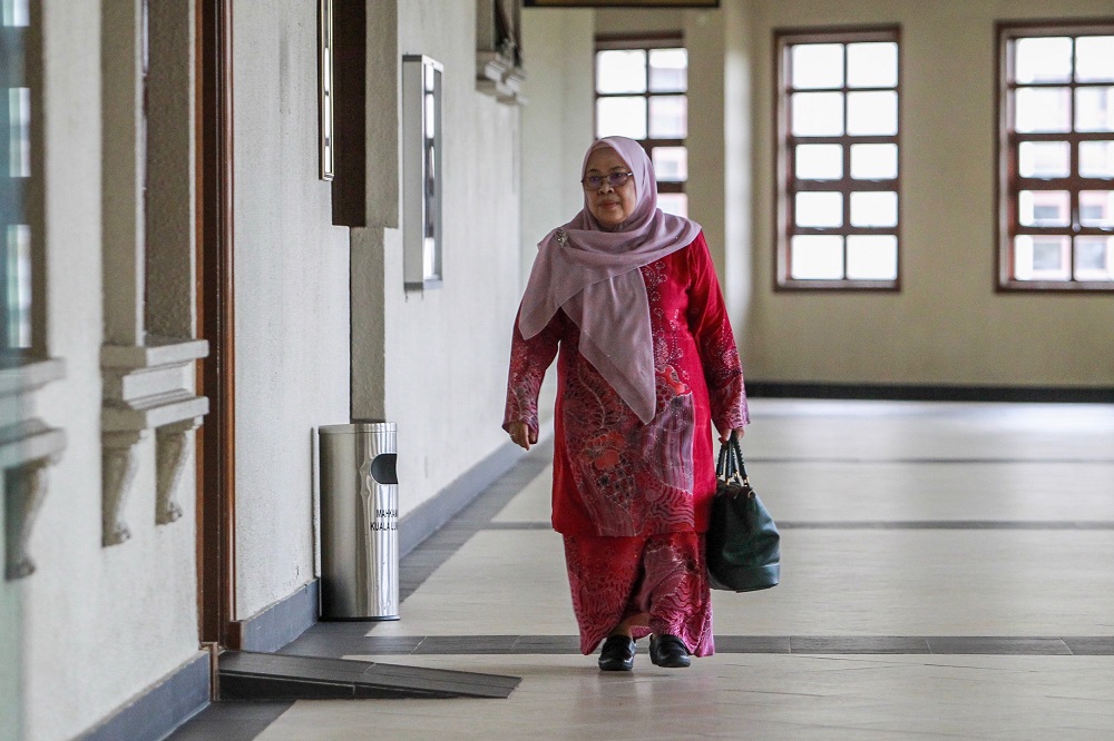 Former vice president of the Retirement Fund Incorporatedu00e2u20acu2122s Investment Support Services Department, Amirah Muhammad Nor, at the Duta Court in Kuala Lumpur May 9, 2019. u00e2u20acu201d Picture by Hari Anggara
