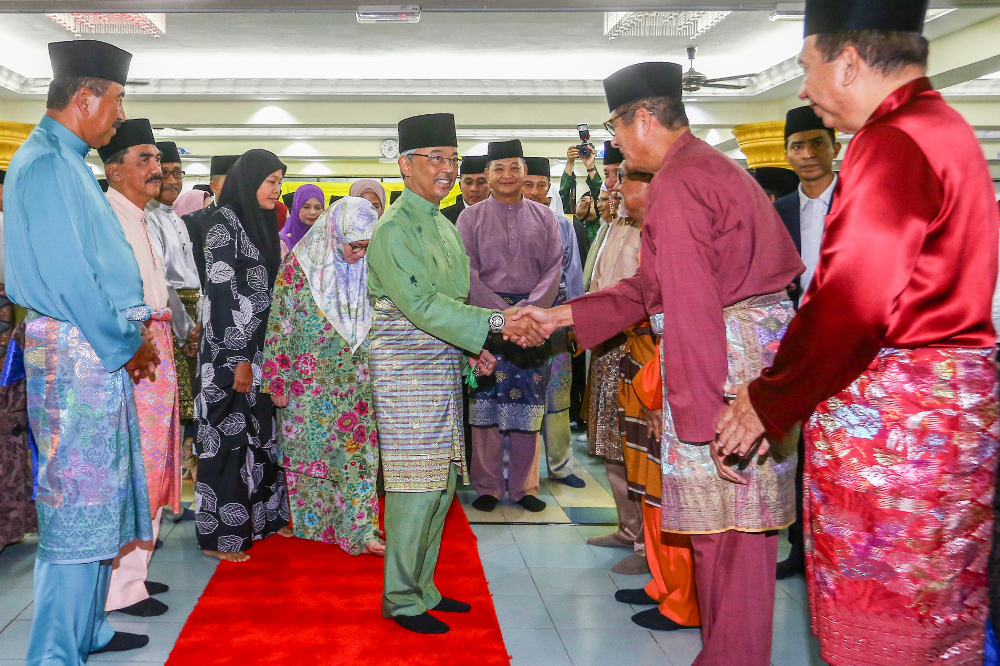 Yang di-Pertuan Agong Al-Sultan Abdullah Riu00e2u20acu2122ayatuddin Al-Mustafa Billah Shah (centre) with IGP Datuk Seri Abdul Hamid Bador at a breaking-of-fast event with Royal Malaysia Police personnel at Bukit Aman Mosque May 14, 2019. u00e2u20acu201d Picture by Hari Anggara