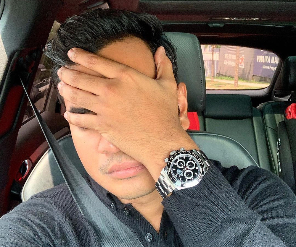 Alif's facepalming pose was enough to crack everyone up. u00e2u20acu201d Instagram/alifsatar