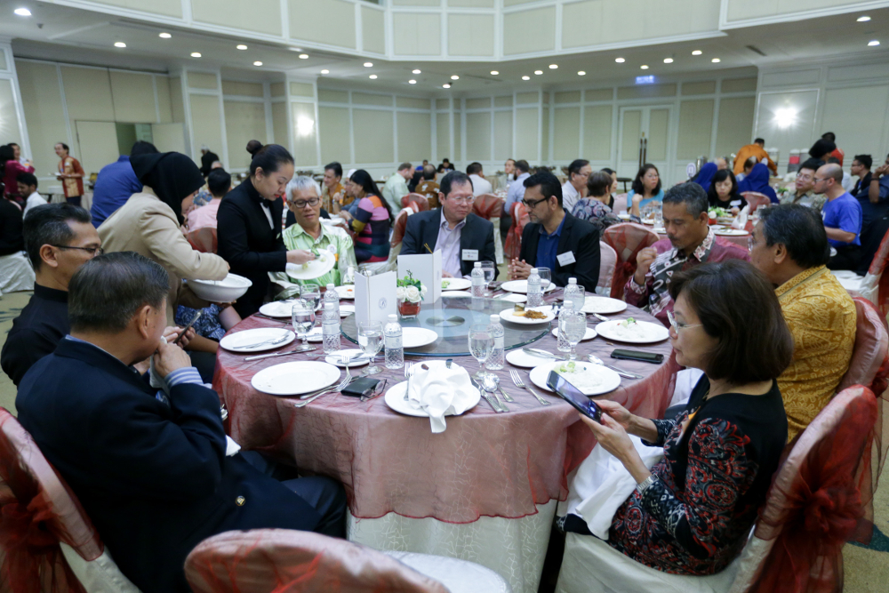 The iftar (breaking fast) dinner was hosted by the Global Unity Network (Unity) along with Christians for Peace and Harmony in Malaysia (CPHM) in Petaling Jaya May 16, 2019. u00e2u20acu201d Picture by Ahmad Zamzahuri
