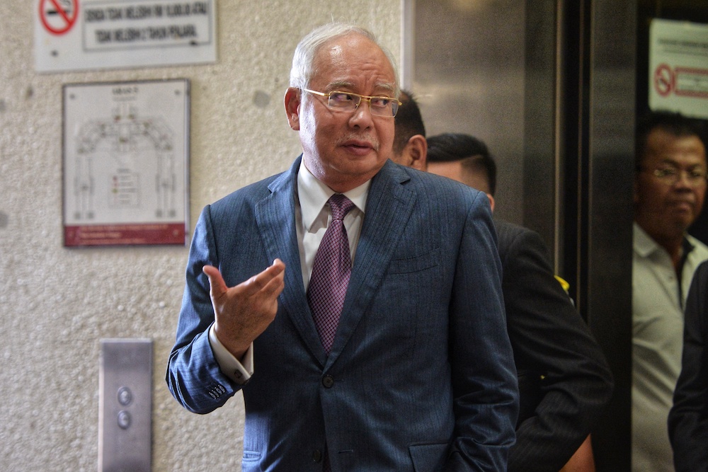 Datuk Seri Najib Razak arrives at the Kuala Lumpur Court Complex May 28, 2019. — Picture by Shafwan Zaidon