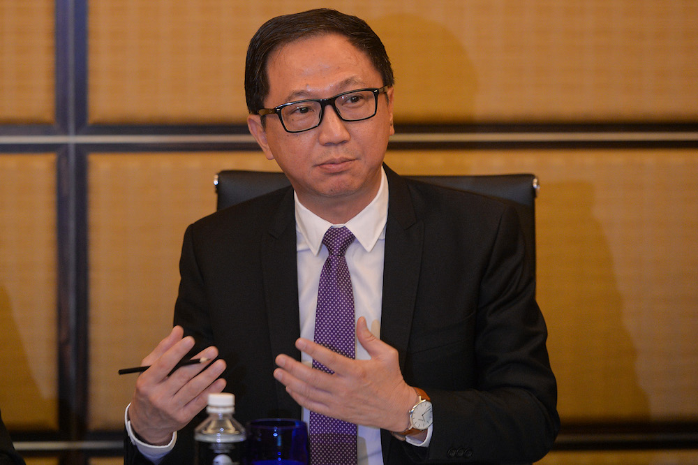 Malaysian Retailers Association (MRA) president James Loke speaks during a press conference in Petaling Jaya May 29, 2019. — Picture by Mukhriz Hazim