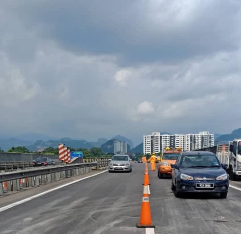 According to PLUS Malaysia Berhad (PLUS), all lanes on the highway were fully opened at about 5 pm yesterday. u00e2u20acu201d Picture via Twitter/PLUS Berhad