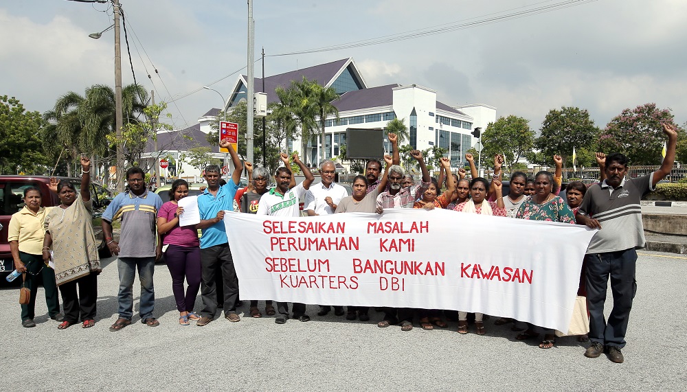 The residents of Kampung DBI and Kampung KTM in Buntong gather in protest near the State Secretariat Building in Ipoh May 30, 2019. u00e2u20acu201d Picture by Farhan Najib 