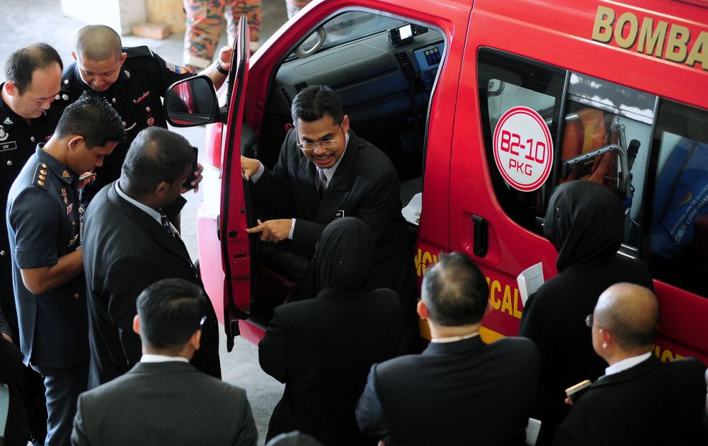 HKL forensic expert Dr Ahmad Hafizam Hasmi explains how Muhammad Adib could have suffered injury to the ribs after being hit by an EMRS van. u00e2u20acu201d Bernama pic