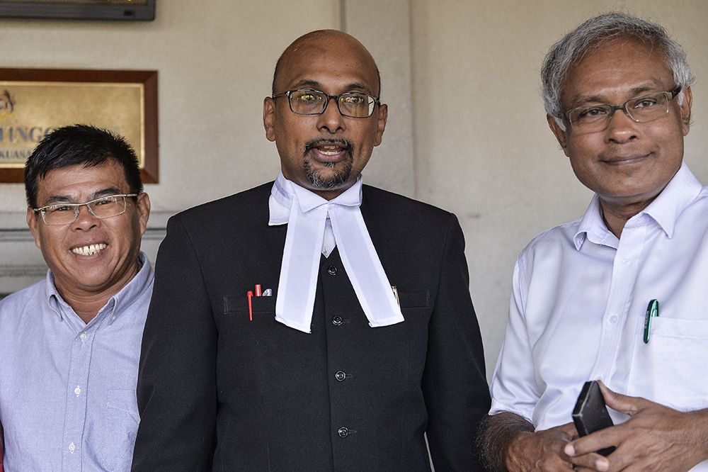 Lawyer Annou Xavier speaks as his client Lew Yee Hong (left) and PSM’s former Sungai Siput MP Dr Michael Jeyakumar Devaraj looks on. May 2, 2019. 