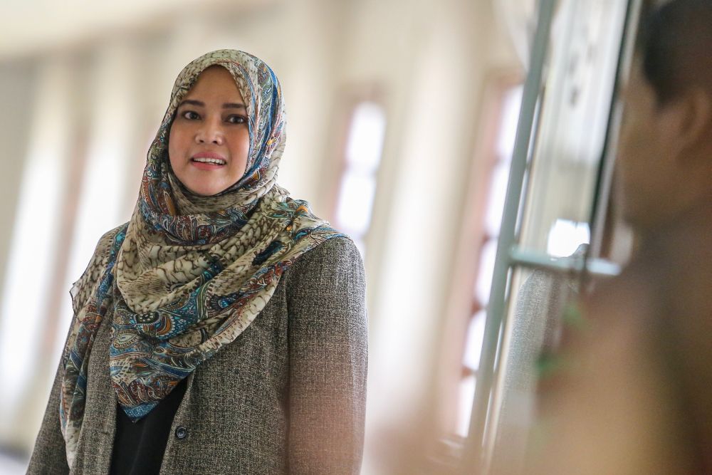 Vice-president of KWAP's legal and secretarial department, Azlida Mazni Arshad, is pictured at the Duta Court in Kuala Lumpur May 9, 2019. u00e2u20acu201d Picture by Hari Anggara