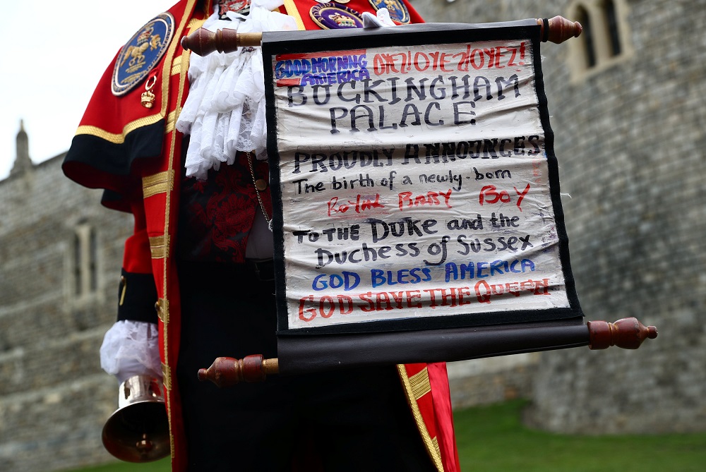 A man makes an announcement outside Windsor Castle that Britain's Meghan, the Duchess of Sussex gave birth to a boy, in Windsor, Britain May 6, 2019. u00e2u20acu201d Reuters pic     