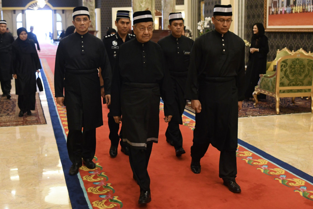 Prime Minister Tun Dr Mahathir Mohamad pays his last respects to Paduka Ayahanda Sultan Ahmad Shah Al-Mustau00e2u20acu2122in Billah at Istana Negara May 22, 2019. u00e2u20acu201d Bernama pic