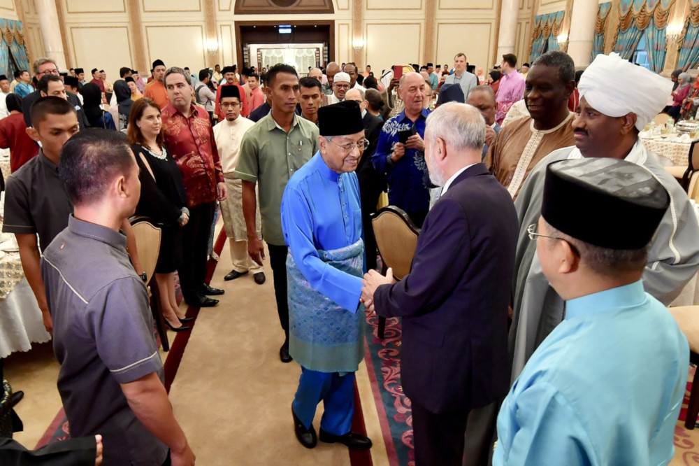 Prime Minister Tun Dr Mahathir Mohamad at the breaking-of-fast ceremony for ministers, menteris besar and chief ministers at his official residence Seri Perdana May 20, 2019. u00e2u20acu201d Bernama pic 