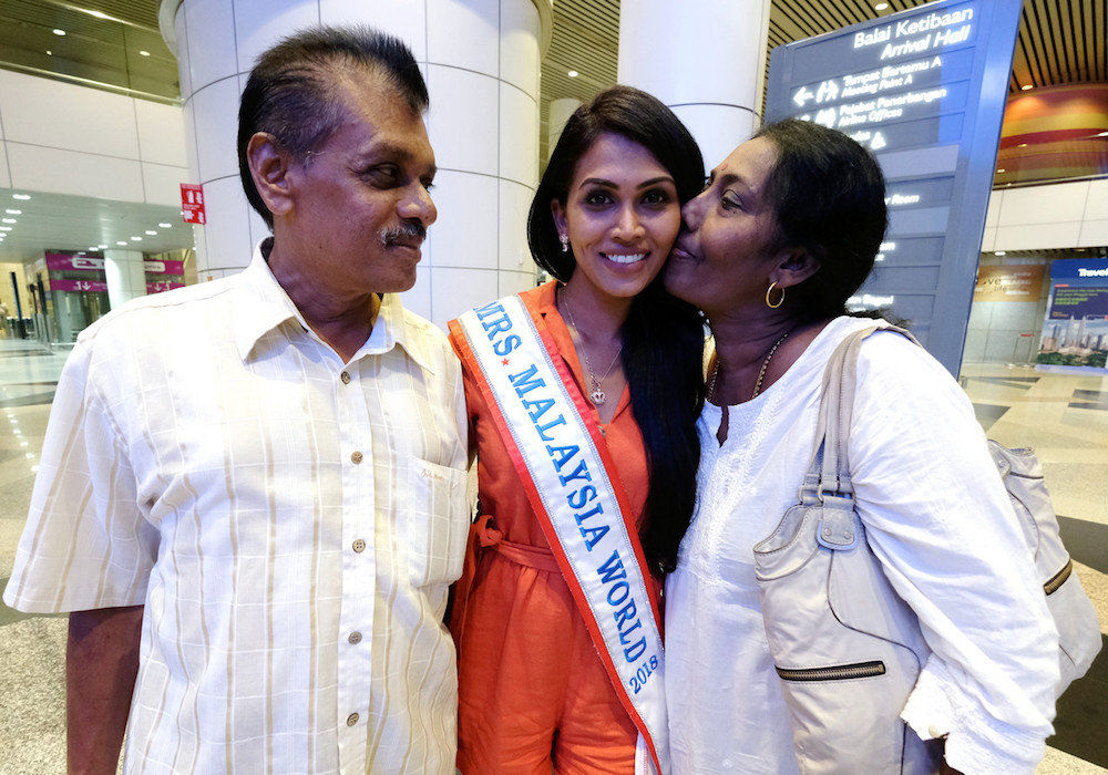 Kokilam Kathirvailu is greeted by her parents at KLIA in Sepang May 7, 2019. u00e2u20acu201d Bernama pic