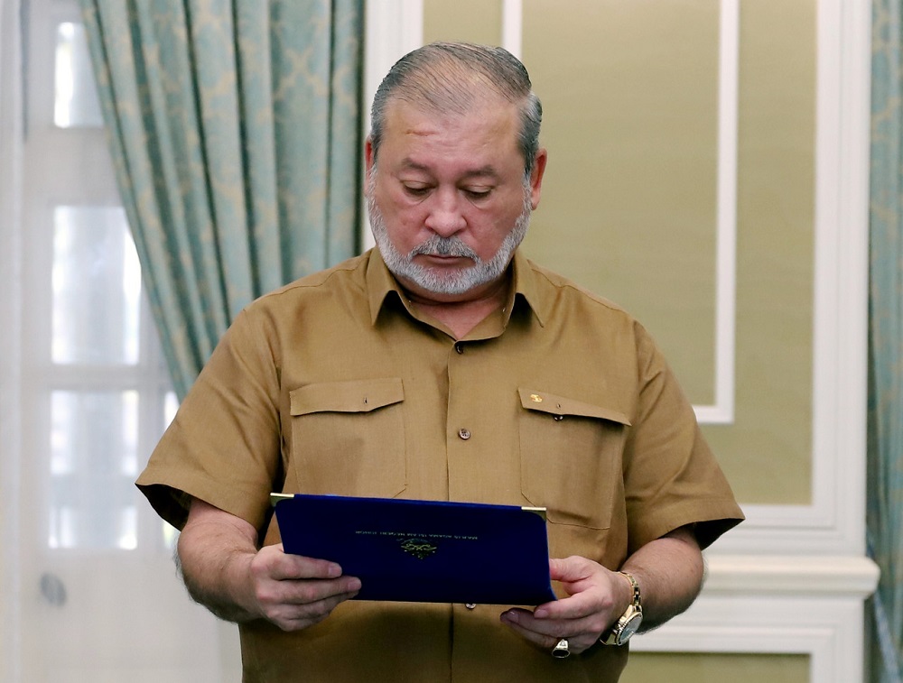 Sultan of Johor, Sultan Ibrahim Almarhum Sultan Iskandar, at the brief ceremony to hand over a cheque at Istana Pasir Pelangi in Johor Baru May 20, 2019. u00e2u20acu201d Bernama pic
