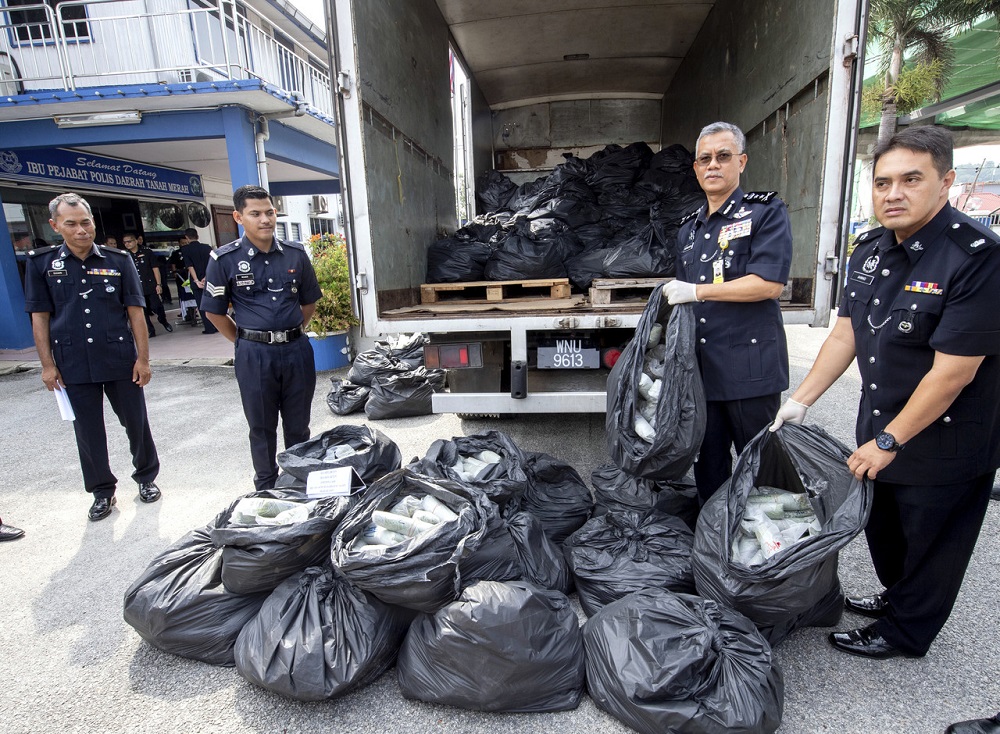 Kelantan police chief Datuk Hassanuddin Hassan (second from right) with fellow police personnel with the ketum leaves seized during the raids in Tanah Merah May 27, 2019. u00e2u20acu201d Bernama pic