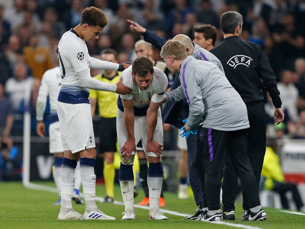 Tottenham Hotspuru00e2u20acu2122s midfielder Dele Alli helps Jan Vertonghen (centre) as he leaves the pitch injured during the Uefa Champions League semi-final first leg match between Tottenham Hotspur and Ajax in north London, April 30, 2019. u00e2u20acu201d AFP pic 